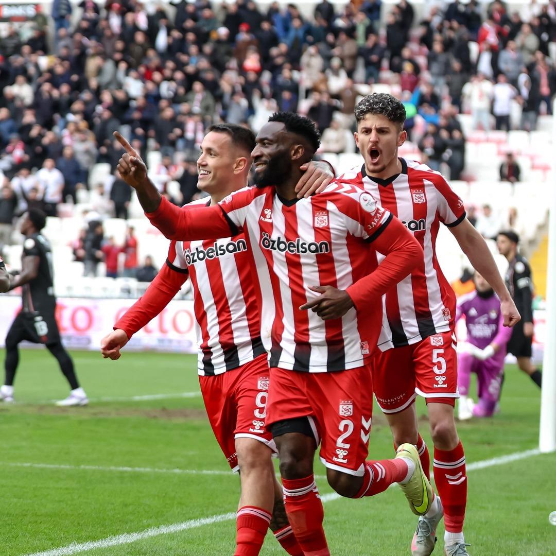 İsmet Taşdemir, Sivasspor’da ilk maçına çıktı 2