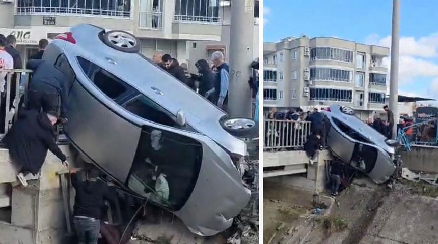 Kaza yapan ara&ccedil; k&ouml;pr&uuml;n&uuml;n korkuluklarında asılı kaldı, facia ucuz atlatıldı