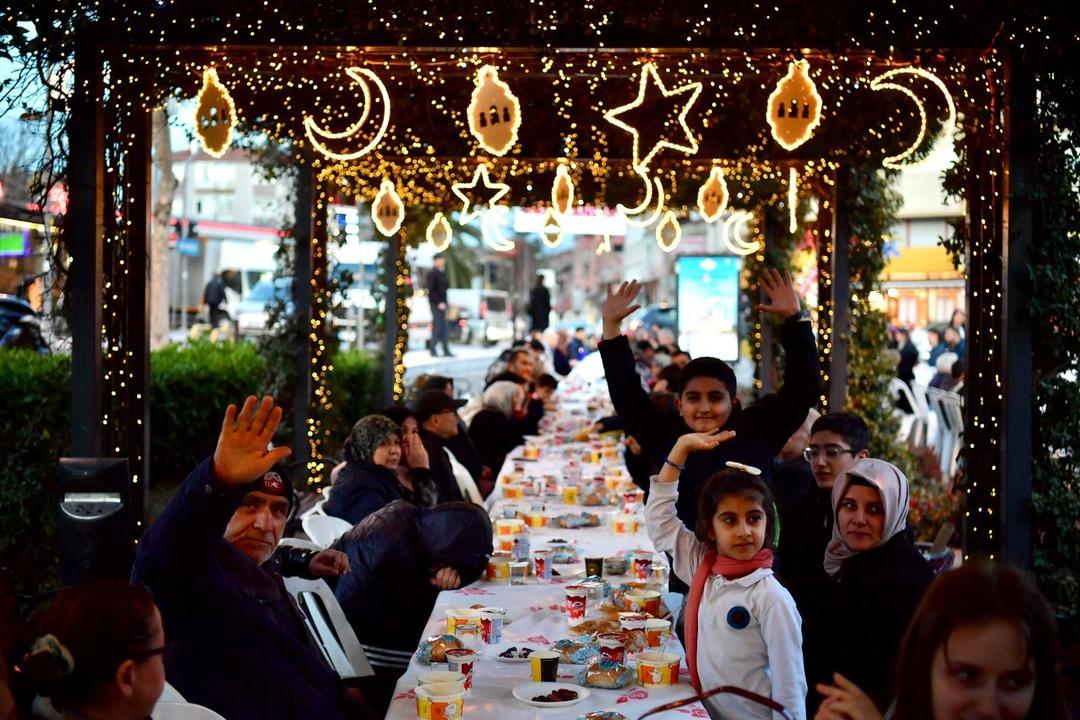 Fatih te Ramazan hazırlıkları tamamlandı! K&uuml;t&uuml;phanelerde iftar ve sahur ikramı 2