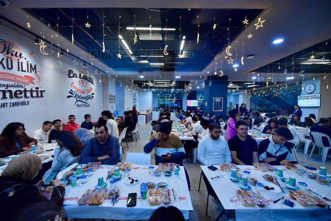 Fatih te Ramazan hazırlıkları tamamlandı! K&uuml;t&uuml;phanelerde iftar ve sahur ikramı 5