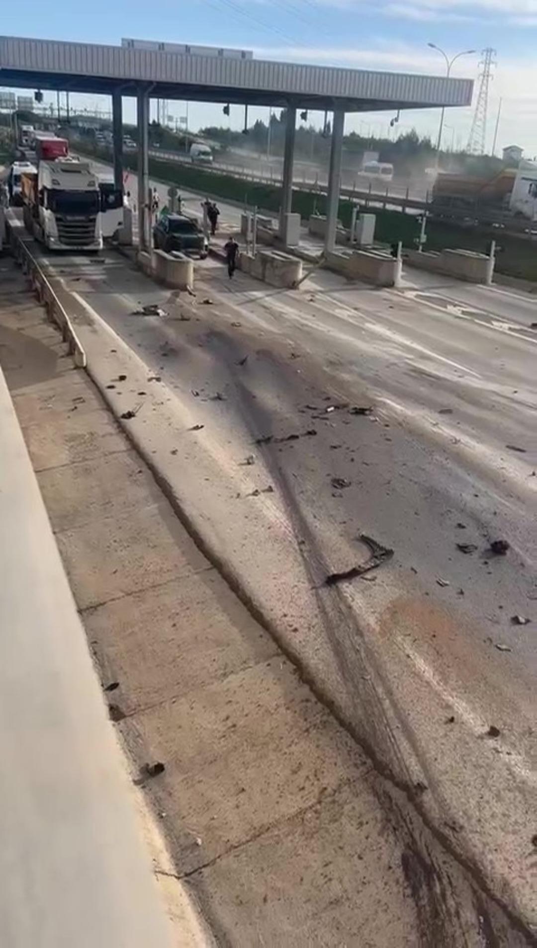 Devrilen beton mikserinin içinde mahsur kalan sürücü balyozla kendini kurtardı 3