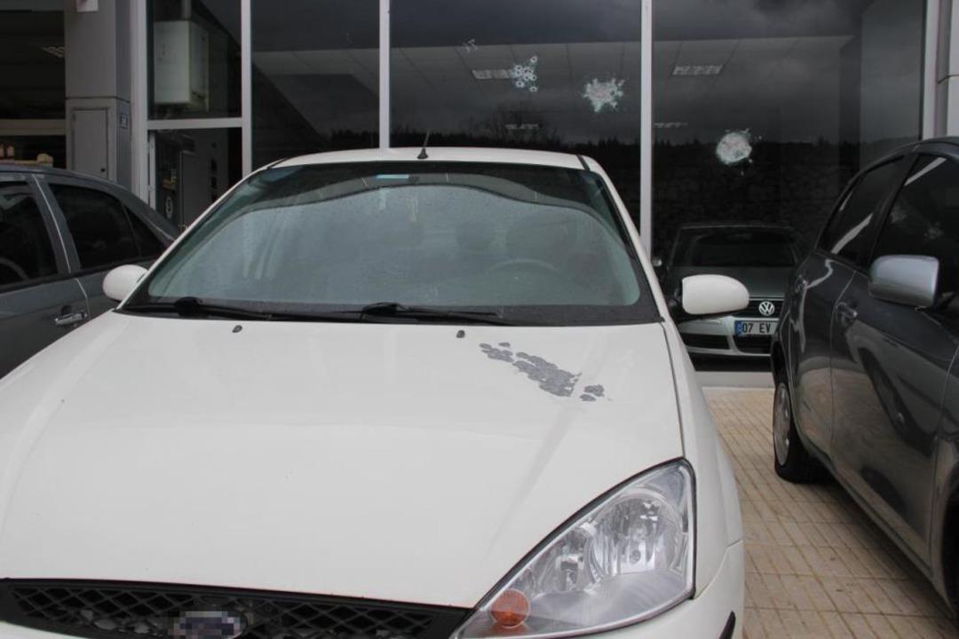 Motosikletli saldırganlar aynı iş yerini ikinci kez kurşun yağmuruna tuttu: O anlar kamerada 4