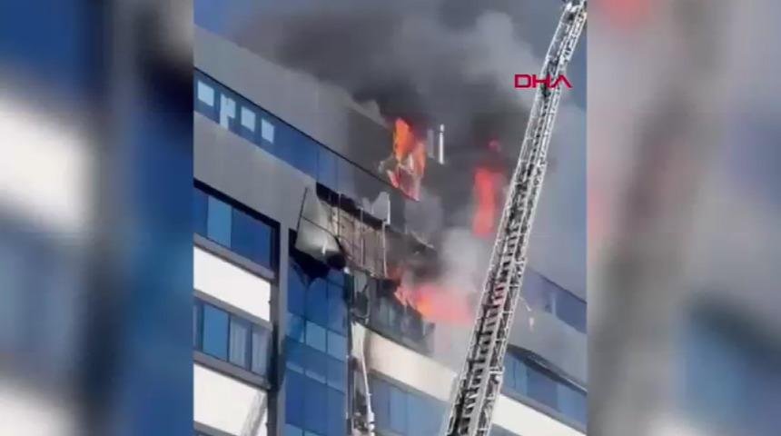 Kocaeli'de 7 katlı iş merkezinde yangın! B&uuml;y&uuml;meden s&ouml;nd&uuml;r&uuml;ld&uuml;