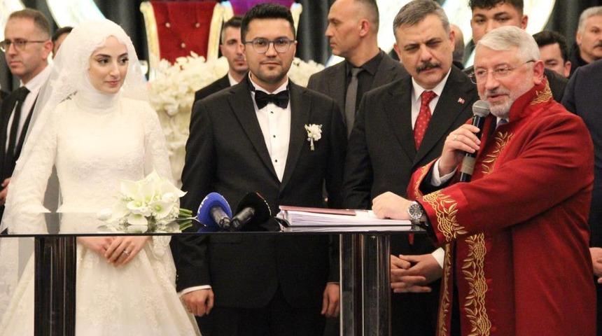 İ&ccedil;işleri Bakanı Mustafa &Ccedil;ift&ccedil;i, &Ccedil;orum&rsquo;da nikah şahidi oldu