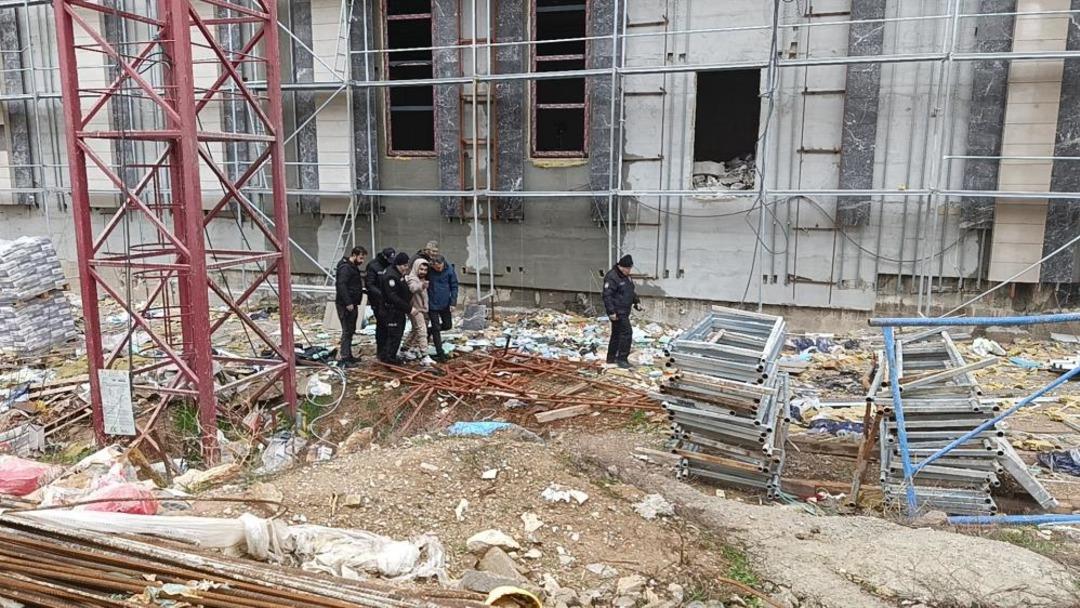 H&uuml;k&uuml;met konağı inşaatında maaş krizi 1