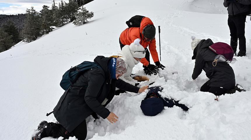Kar kalınlığı 1.5 metreye ulaştı! İlk defa yapınca "Dağ vir&uuml;s&uuml;" kaptı!