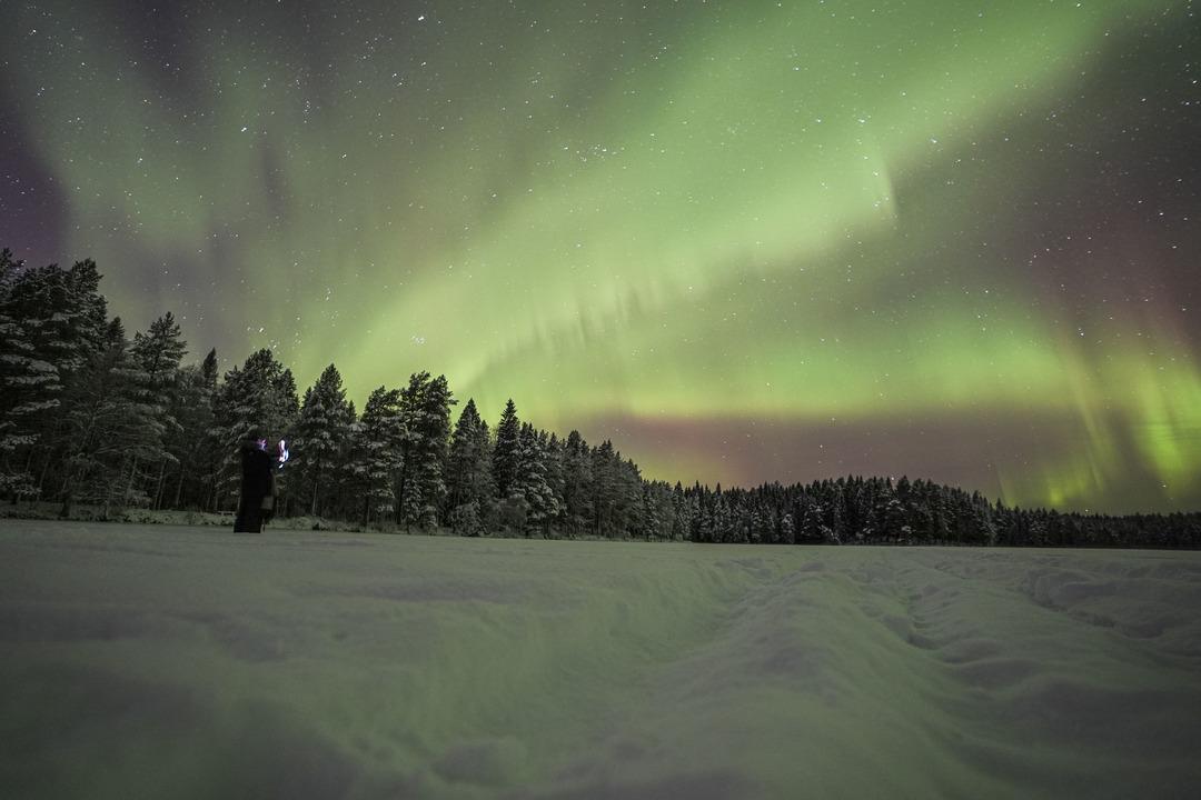 İsve&ccedil; in kuzeyinde ışık patlaması yaşandı: G&ouml;r&uuml;nt&uuml;ler nefes kesti! 2