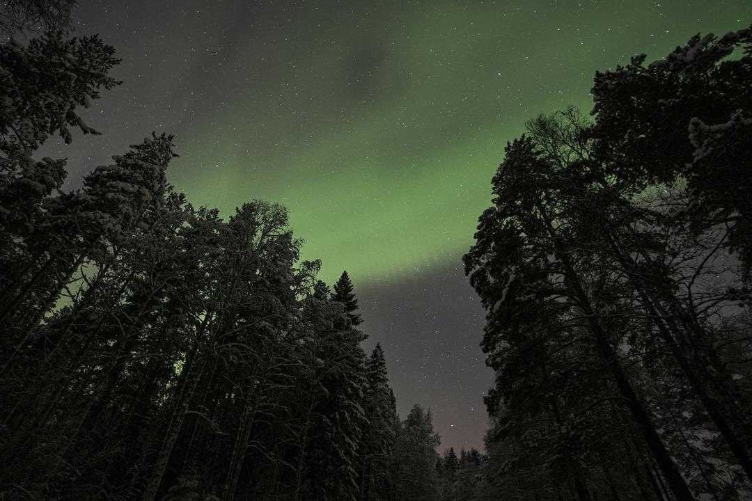 İsve&ccedil; in kuzeyinde ışık patlaması yaşandı: G&ouml;r&uuml;nt&uuml;ler nefes kesti! 3