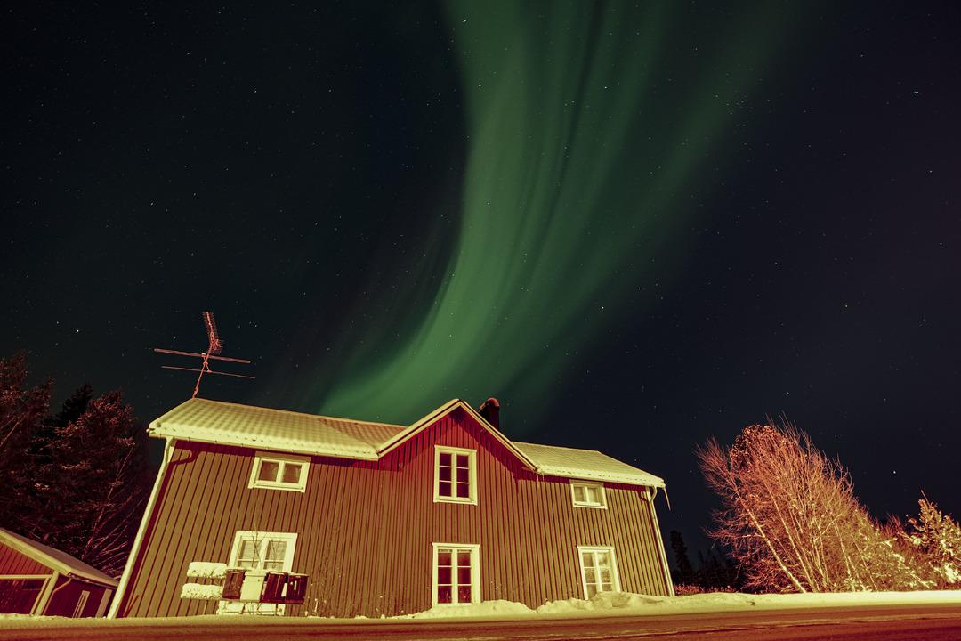 İsve&ccedil; in kuzeyinde ışık patlaması yaşandı: G&ouml;r&uuml;nt&uuml;ler nefes kesti! 4