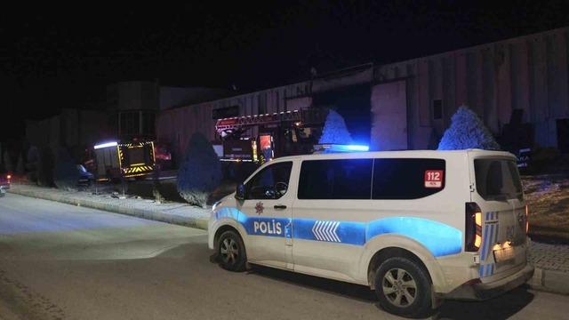Karaman’da dorse üretim fabrikasında yangın paniği 3