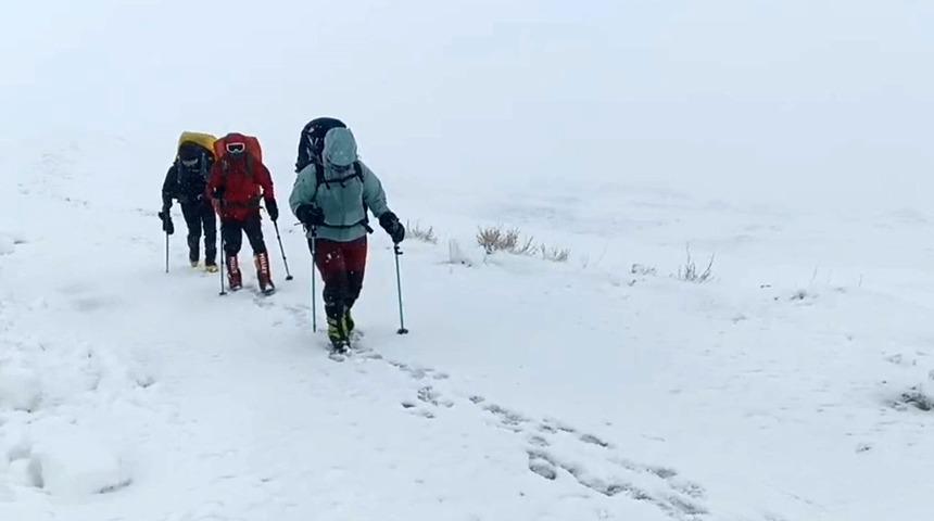 S&uuml;phan Dağı tırmanışı hava muhalefetine takıldı
