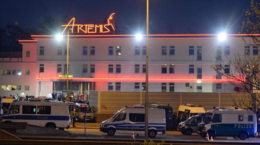 Artemis yıkılıyor! Berlin&rsquo;deki &uuml;nl&uuml; T&uuml;rk genelevinin yerine bakın ne geliyor