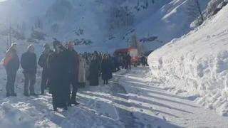 Halk TV ekibi, çığ nedeniyle Maçahel zirvesinde mahsur kaldı