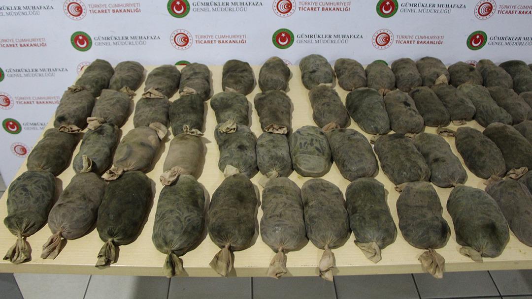 Sınırda dev operasyon: S&uuml;l&uuml;kten maymuna y&uuml;zlerce t&uuml;r, 85 bin canlı hayvan! 1