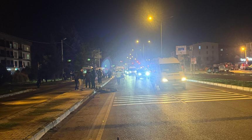 D&uuml;zce'de iki motosiklet &ccedil;arpıştı! 1 kişi hayatını kaybetti, 3 kişi yaralandı