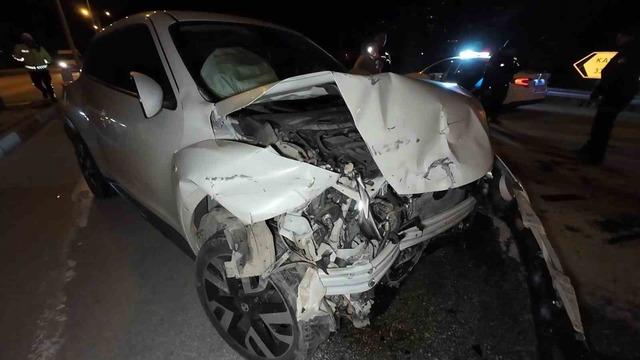 Karaman&rsquo;da ciple otomobil &ccedil;arpıştı: 4 yaralı 3