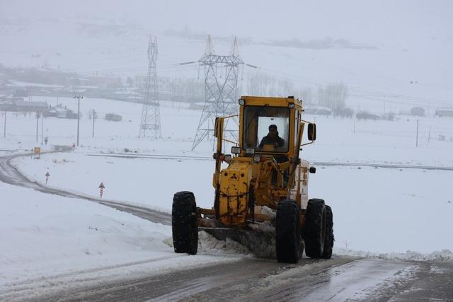 Van&rsquo;da 76 yerleşim yerinin yolu kapalı 2