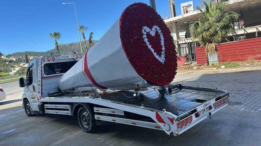 Vinci 777 g&uuml;lle donatıp eşine s&uuml;rpriz yaptı