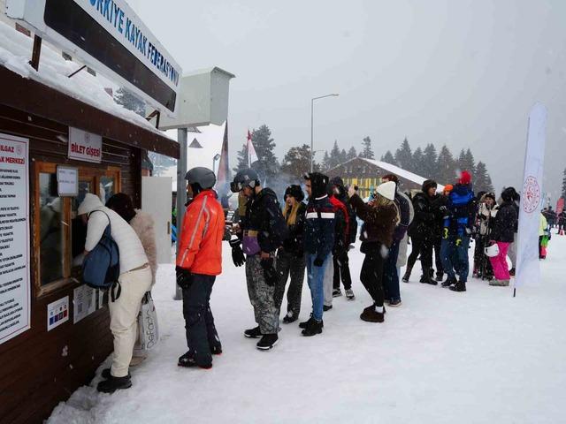 Ilgaz Dağı&rsquo;na kayakseverler akın etti 14