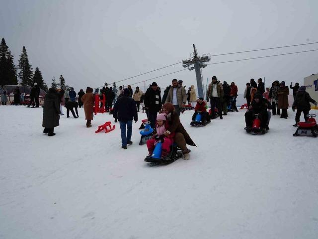 Ilgaz Dağı&rsquo;na kayakseverler akın etti 4