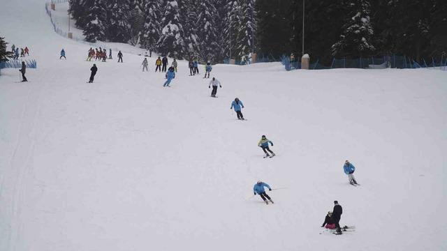 Ilgaz Dağı&rsquo;na kayakseverler akın etti 2