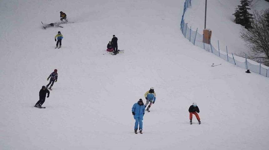 Ilgaz Dağı&rsquo;na kayakseverler akın etti