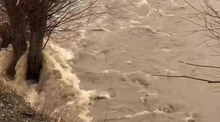 &Ccedil;ankırı&rsquo;da sağanak sonrası baraj taştı