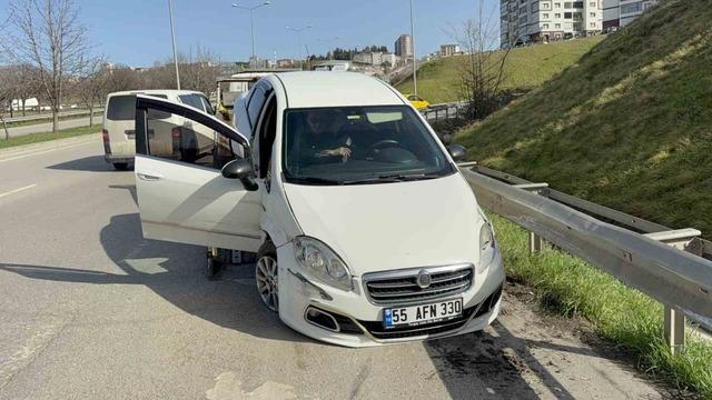 Samsun’da otomobil refüjü aşıp bariyere çarptı: 1 yaralı 1