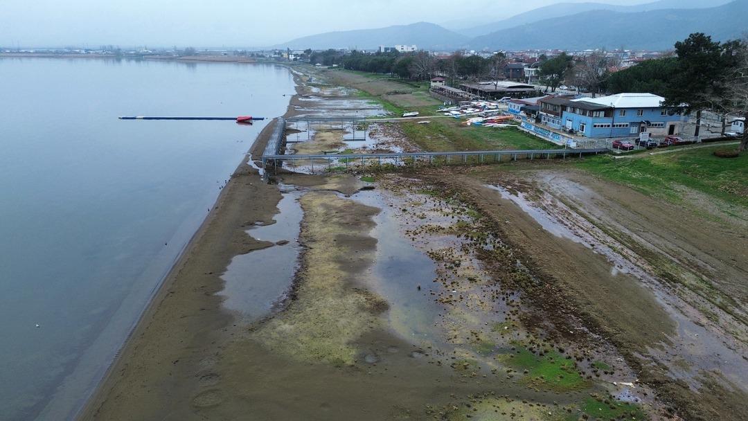 Yağışlara rağmen &ccedil;ekiliyor! İznik G&ouml;l&uuml; nde kuraklık alarmı: "2 yıl sonra &ccedil;ift&ccedil;i su bulamayabilir" 3