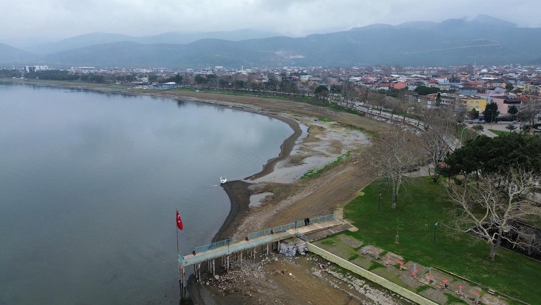 Yağışlara rağmen &ccedil;ekiliyor! İznik G&ouml;l&uuml; nde kuraklık alarmı: "2 yıl sonra &ccedil;ift&ccedil;i su bulamayabilir" 4