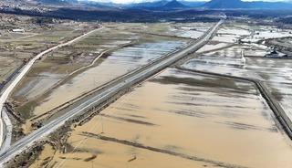Konya'da yağış ekili alanlara zarar verdi
