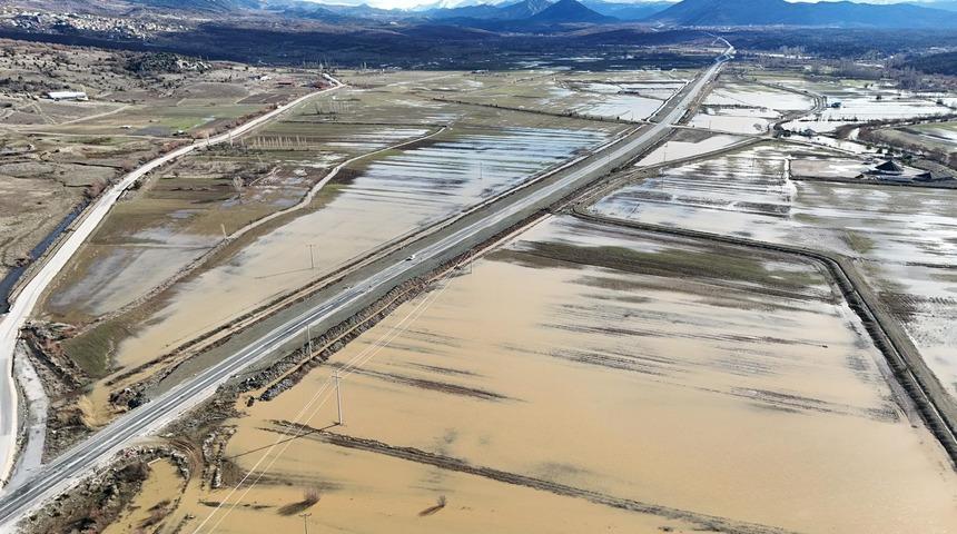 Konya'da yağış ekili alanlara zarar verdi