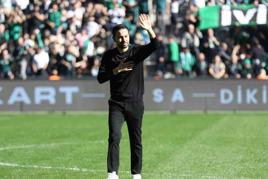 Kocaelispor - Gaziantep FK ma&ccedil;ında anlamlı pankartlar 2