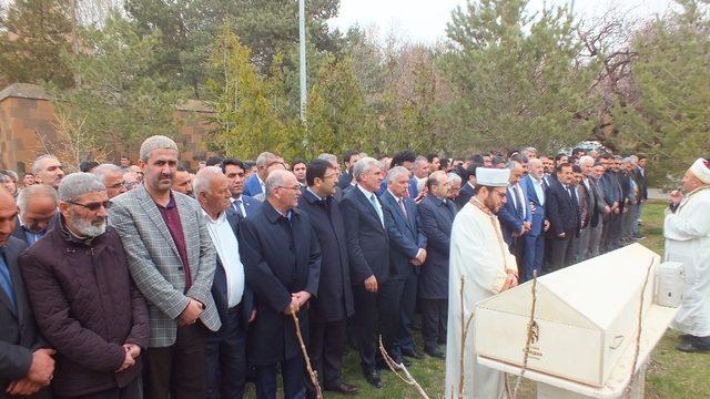 AK Parti Yerel Yönetimler Genel Başkan Yardımcısı Çakar’ın annesi vefat etti