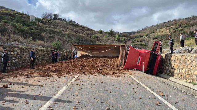 Alanya&rsquo;da 3 ara&ccedil;lı zincirleme kaza: 1 &ouml;l&uuml;, 3 yaralı 2