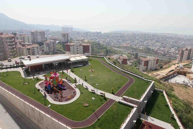 Bayraklı’da park ve bahçelere bahar temizliği