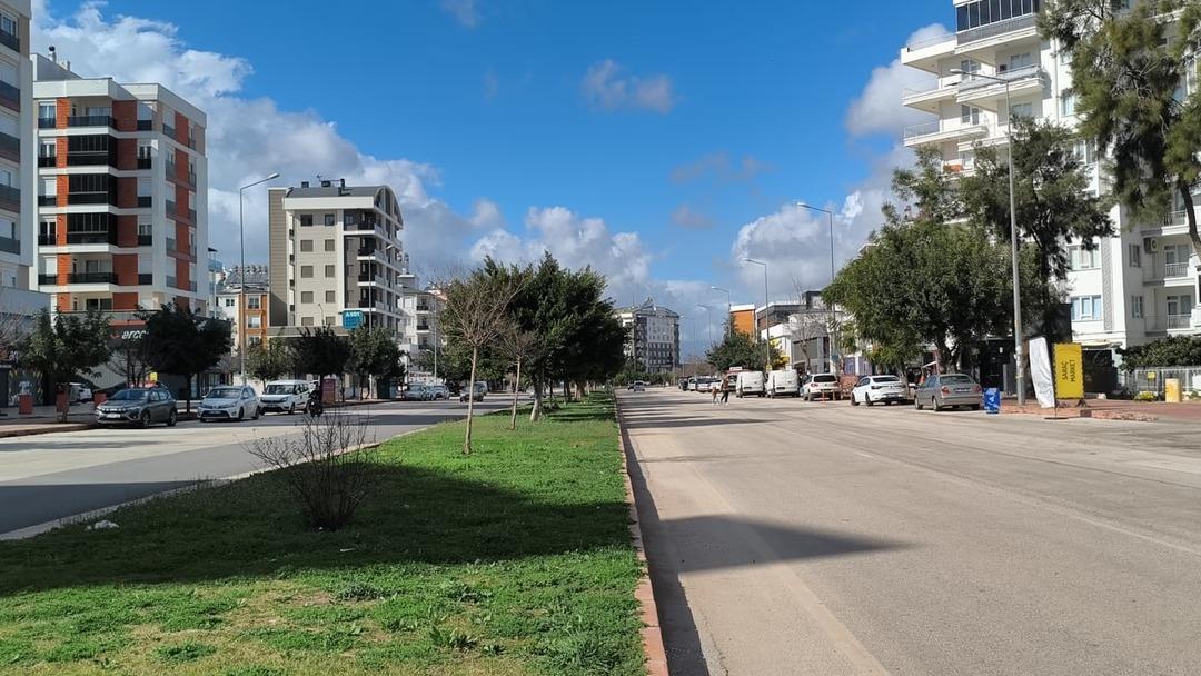 Antalya da korkun&ccedil; olay! Beden &ouml;ğretmeninin &uuml;zerinden aracıyla ge&ccedil;ti 2