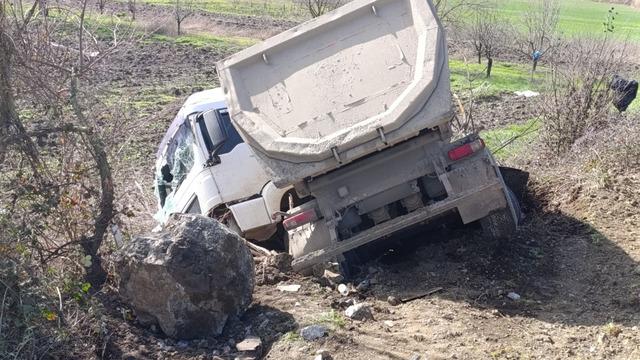 Bursa'da tırla otomobil çarpıştı! Kazada 1 kişi hayatını kaybetti, 1 kişi yaralandı