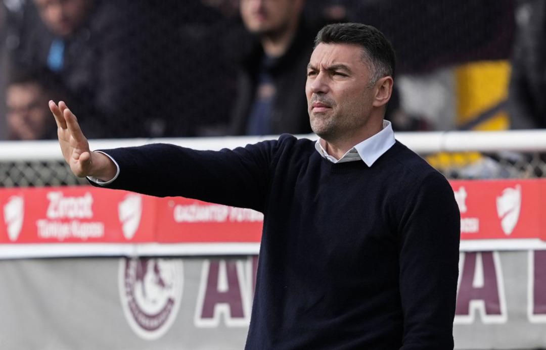 Burak Yılmaz &ccedil;ıldırdı, a&ccedil;tı ağzını yumdu g&ouml;z&uuml;n&uuml;! Hakem Fatih Tokail e zehir zemberek s&ouml;zler: "Neden geldiği belli, utan&ccedil; verici!" 2