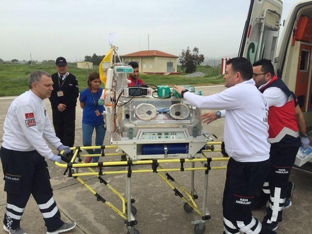 Kalp hastası bebek hava ambulansı ile Manisa’ya sevk edildi