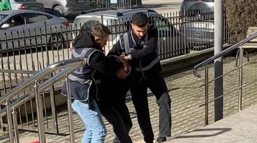 Zonguldak'ta eğlence mekanı &ouml;n&uuml;ndeki silahlı saldırıda 2 kişiyi yaralayan zanlı tutuklandı