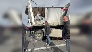 Manisa'da feci kaza! TIR, otomobil ve kamyonla çarpıştı: 5 yaralı