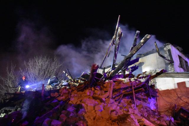 G&uuml;m&uuml;şhane de m&uuml;stakil evde &ccedil;ıkan yangında 1 kişi &ouml;ld&uuml; 4