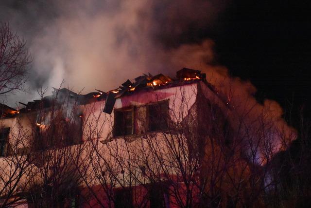 G&uuml;m&uuml;şhane de m&uuml;stakil evde &ccedil;ıkan yangında 1 kişi &ouml;ld&uuml; 3