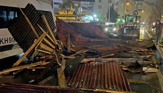 İstanbul'da fırtına hayatı olumsuz etkiledi