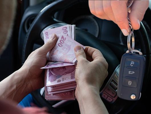 İkinci el ara&ccedil; i&ccedil;in 'normalin &uuml;st&uuml;nde' diyerek a&ccedil;ıkladı! Araba alacaklar dikkat