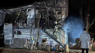 Prefabrik köy evi alev alev yandı... Karı-koca feci şekilde can verdi