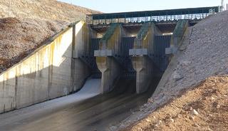 Barajdaki seviye maksimuma ulaştı! Kapaklar kontroll&uuml; şekilde a&ccedil;ıldı