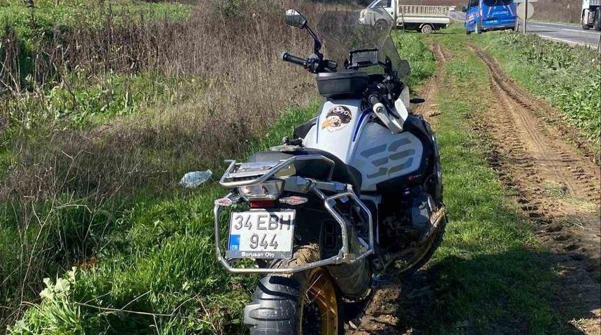 Bilecik&rsquo;te kontrolden &ccedil;ıkan motosiklet devrildi: 1 yaralı