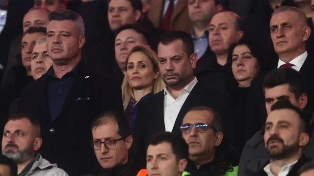 Her şey maç öncesinde olmuş! Sadettin Saran'ın o hareketini Türkiye konuşuyor